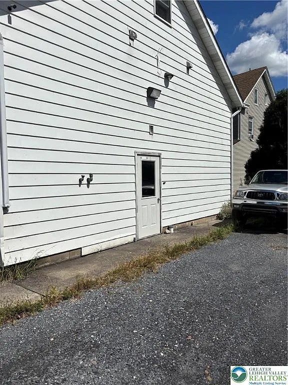Building Photo - 3951 Mountain View Dr