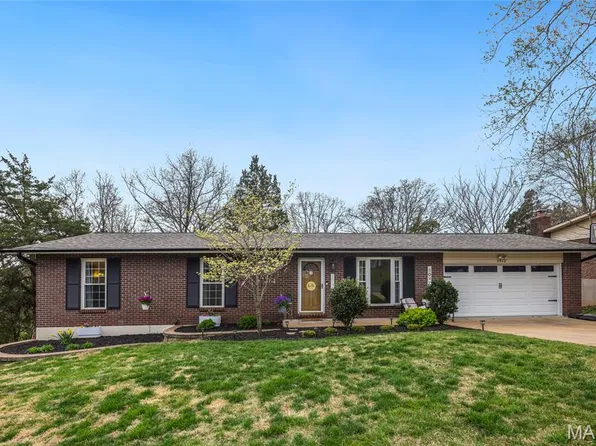1912 Raintree Dr, Imperial, MO 63052