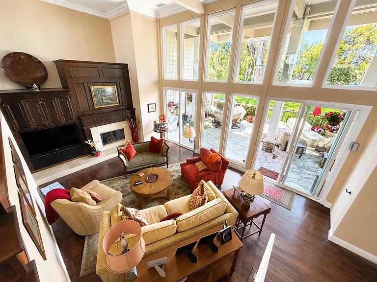 16397 Forest Hills Ln — Photo 1