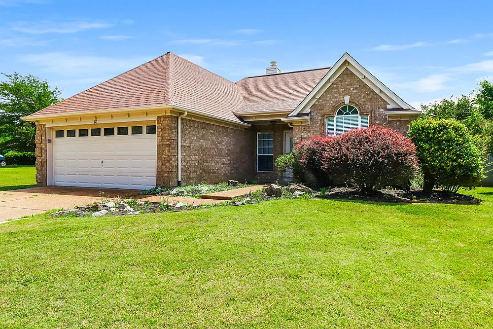 3 bed, 2.0 bath, 1300 sqft, $1,700 — Photo 3