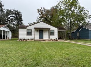 724 Kyle St, Angleton, TX 77515