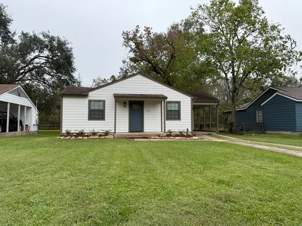 724 Kyle St, Angleton, TX 77515