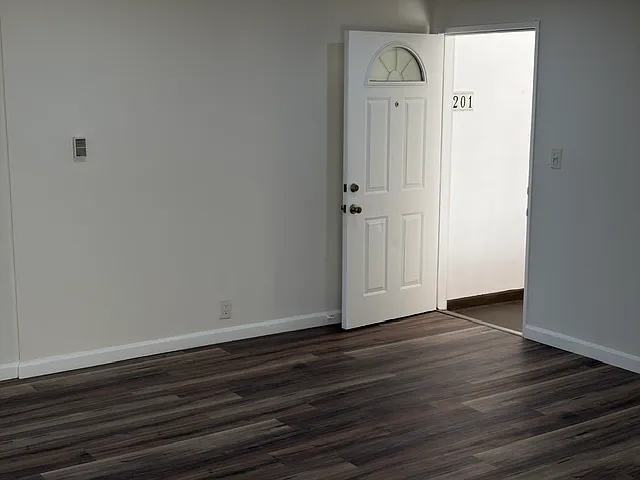 5336 Kester Ave — Photo 6