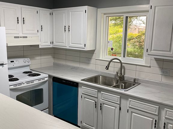 3rd image of 4001 Bonhill Dr APT 2D