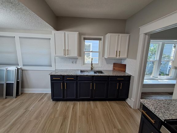 5th image of 2260 N Woodland Ave