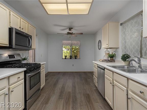 3rd image of 8517 Glenmount Dr