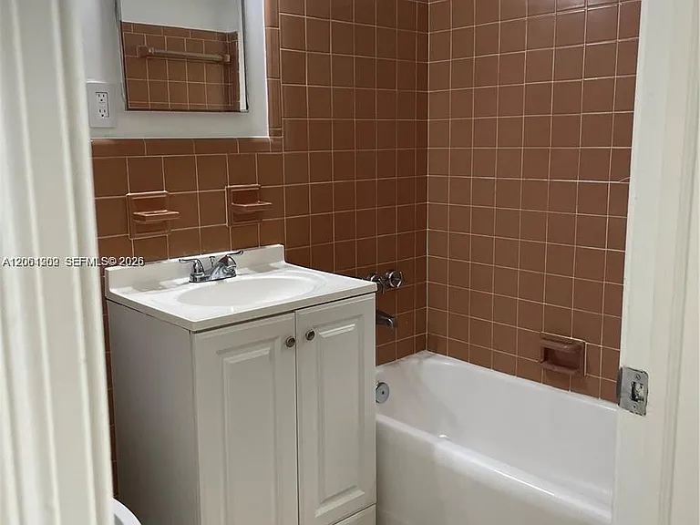 940 SW 4th Ave #2 — Photo 5