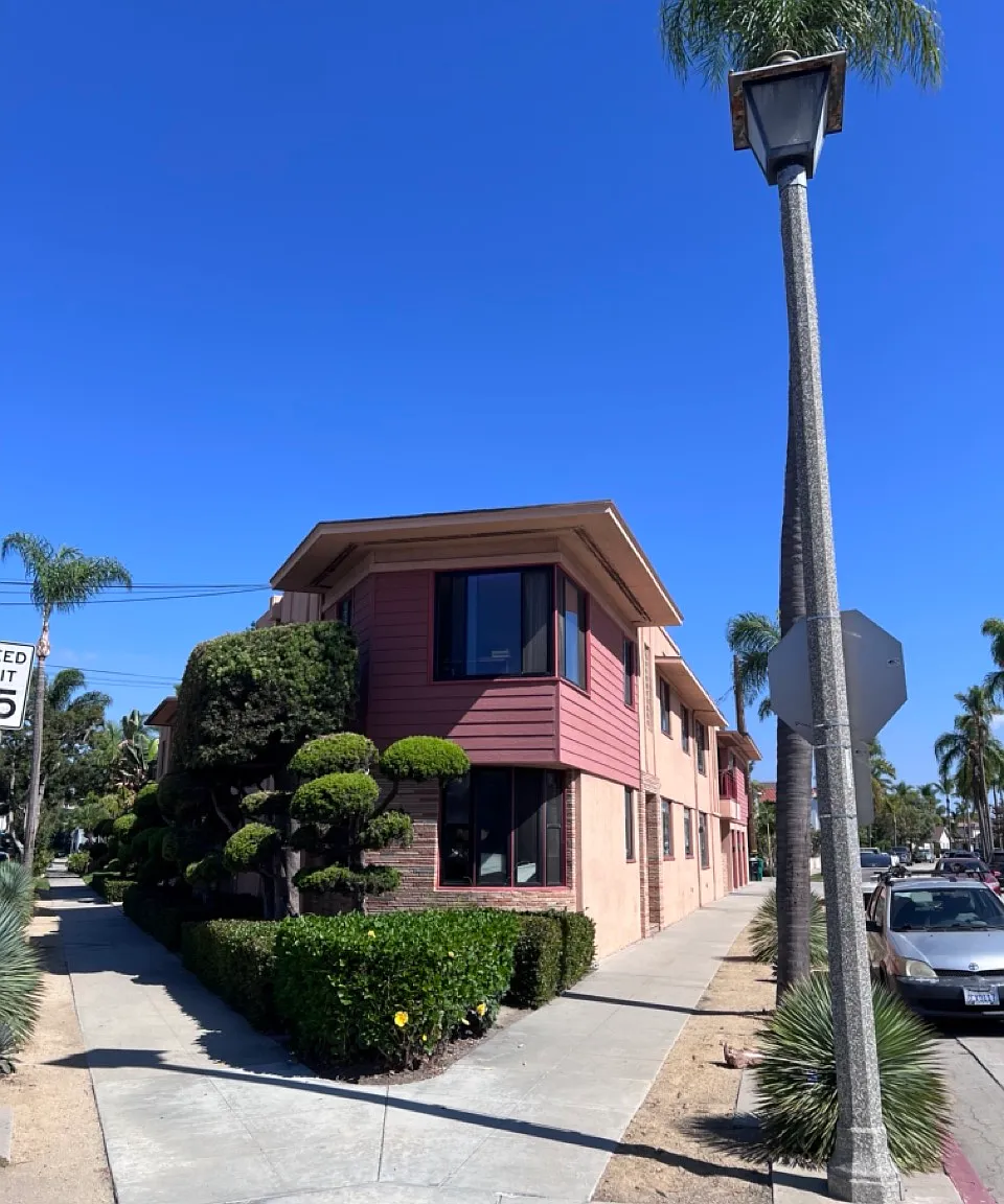 2 bed, 900 sqft, $3,000 — Photo 2