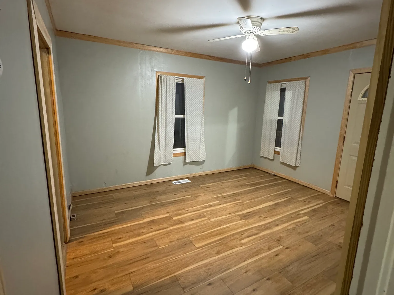 117 E Hibbing Ave — Photo 2