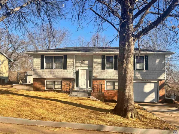 3210 SW 32nd St, Topeka, KS 66614