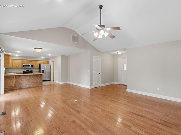 4th image of 889 W Crestwood Street