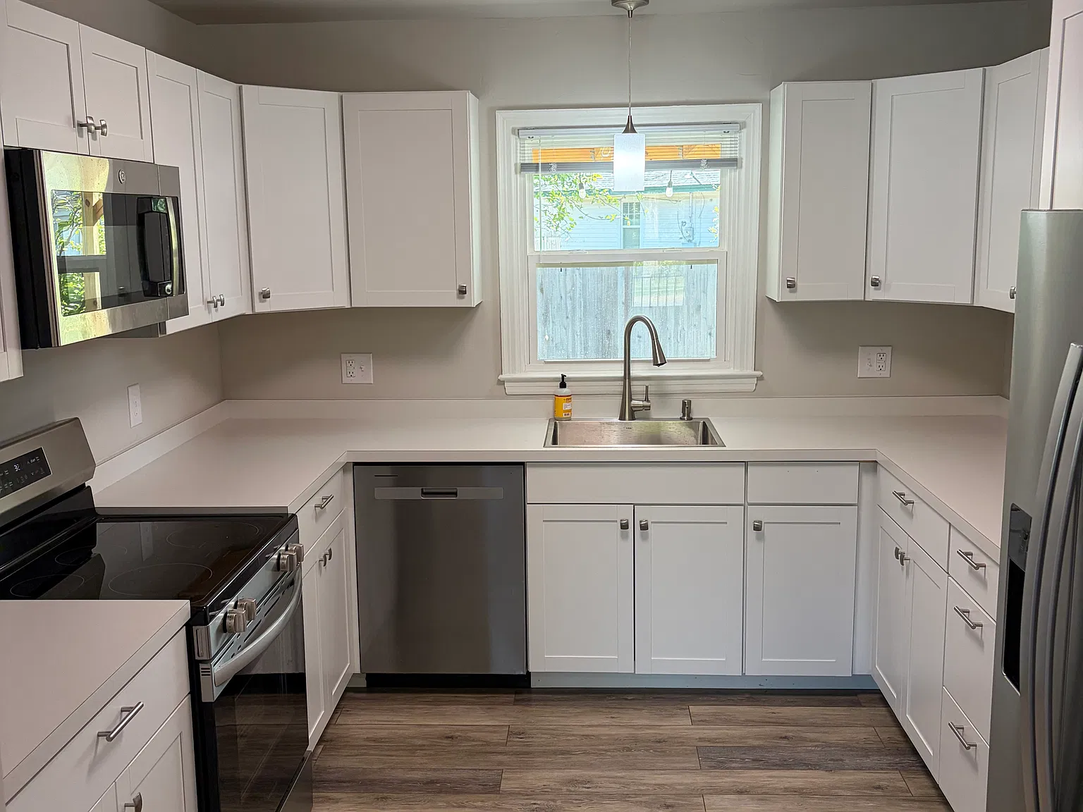 3 bed, 1350 sqft, $1,500 — Photo 2