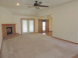 3rd image of 104 Teal Dr