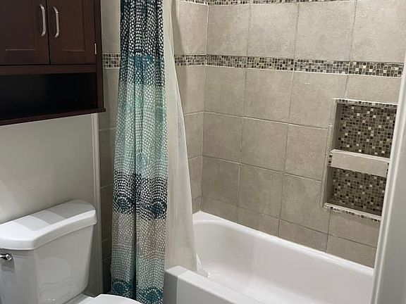 3rd image of 4766 Lithrop Pl