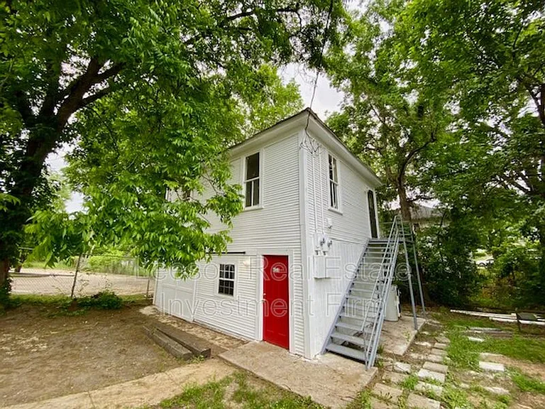 455 Egan St — Photo 1
