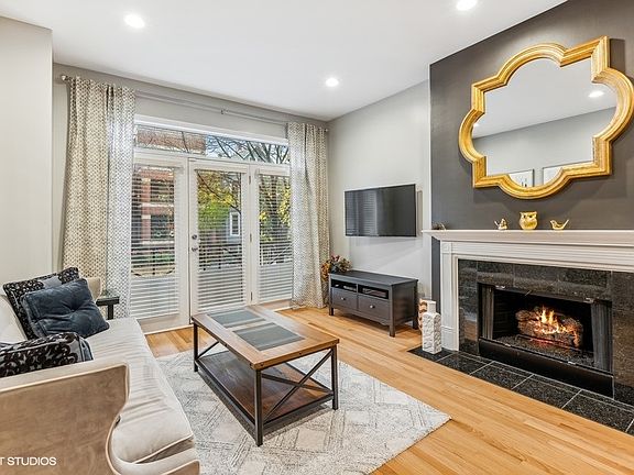 2nd image of 3739 N Kenmore Ave #1