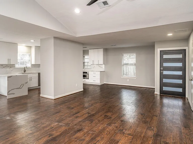 1907 Ashford Hollow Ln — Photo 10