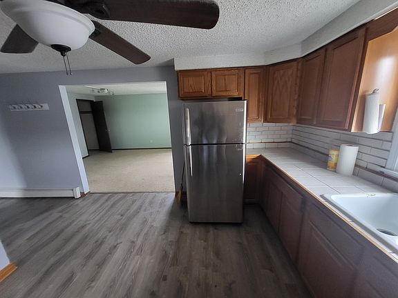 5th image of 70 Cloverleaf Ave #2