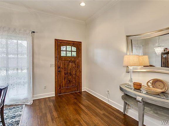 5th image of 700 Cambridge Ln