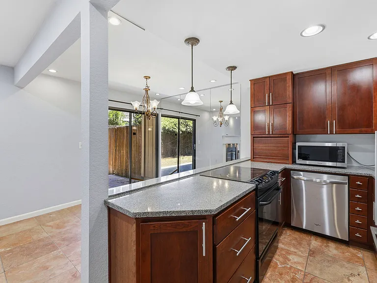 1401 Hood Rd — Photo 9