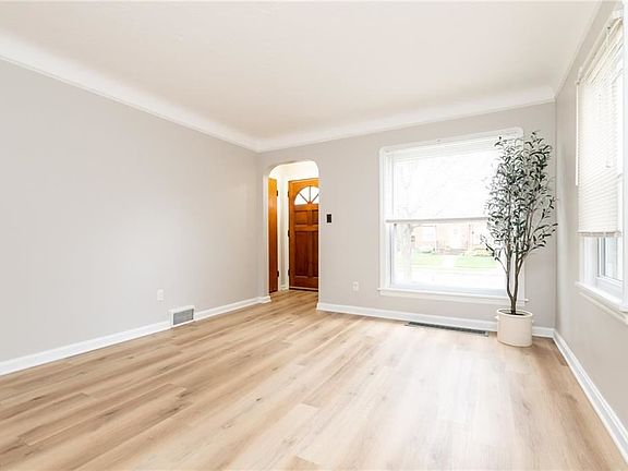 4th image of 2207 Elbur Ave