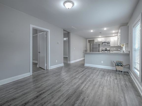 2nd image of 412 Orange St.