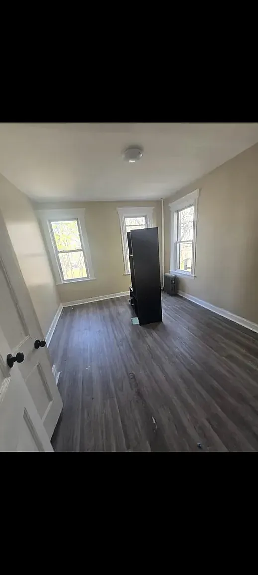 Building Photo - 955 Grove St #5C