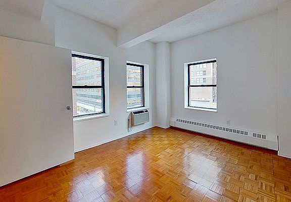 4th image of 360 W 34th St APT 6F