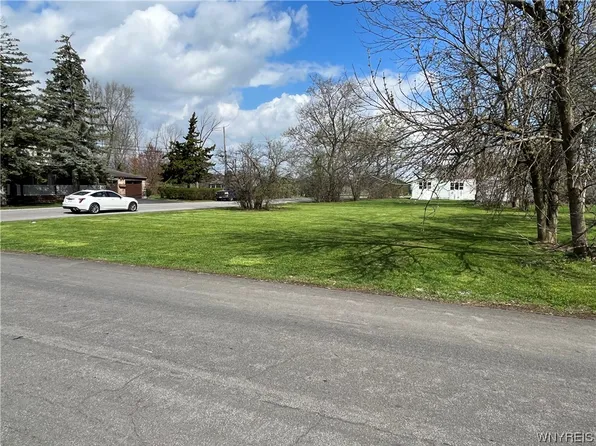 Fox Ave #13, Niagara Falls, NY 14305
