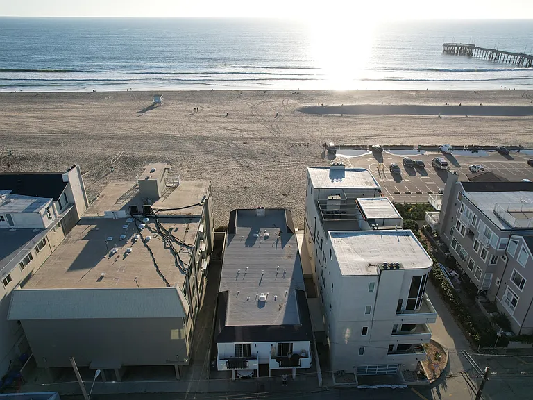 3407 Ocean Front Walk #B — Photo 3