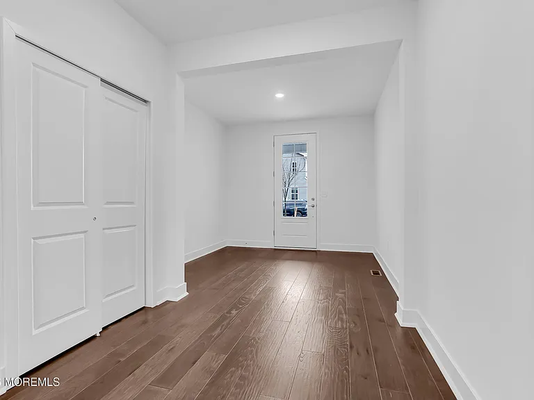 163 Woolley Ct — Photo 3