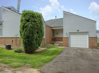 713 Gordon Circle Ct, Saint Clair Shores, MI 48081