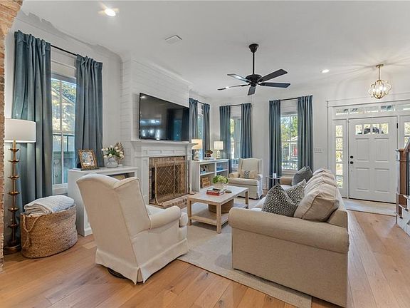 4th image of 15 Semmes Ave