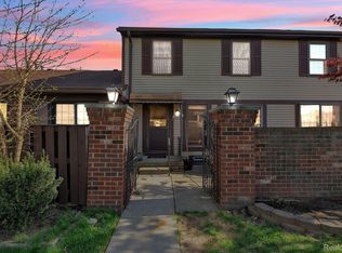 39474 Heatherheath Dr, Clinton Township, MI