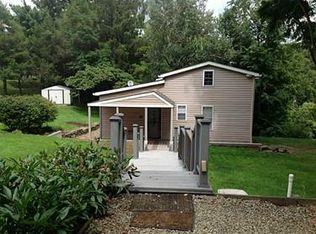 35 Walkertown Hill Rd, Daisytown, PA 15427