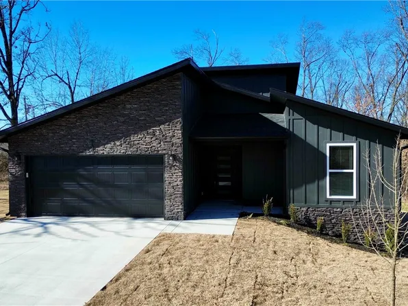 1 Carmarthen Ln, Bella Vista, AR 72715