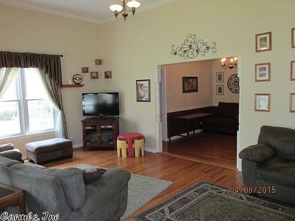 3rd image of 619 Pine St