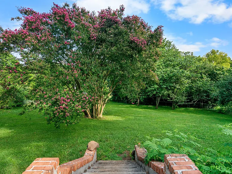 258 E Moody Ave — Photo 4