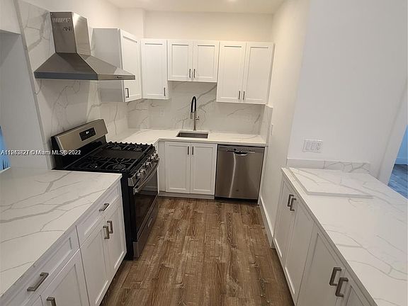 5th image of 1553 Jefferson Ave