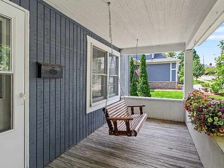 110 E Henry St #110 — Photo 2