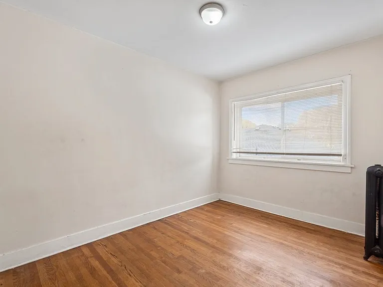 Upton Apartments — Photo 10
