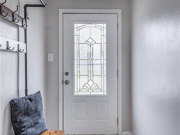 3rd image of 1423 Noble Ave