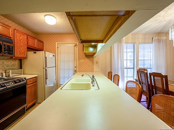 5th image of 8655 Datapoint Dr #304