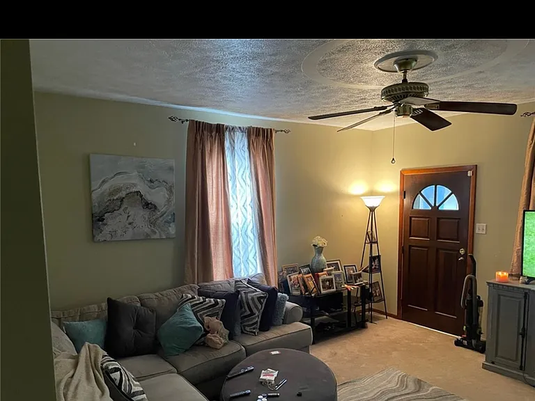 406 Plum Way — Photo 2