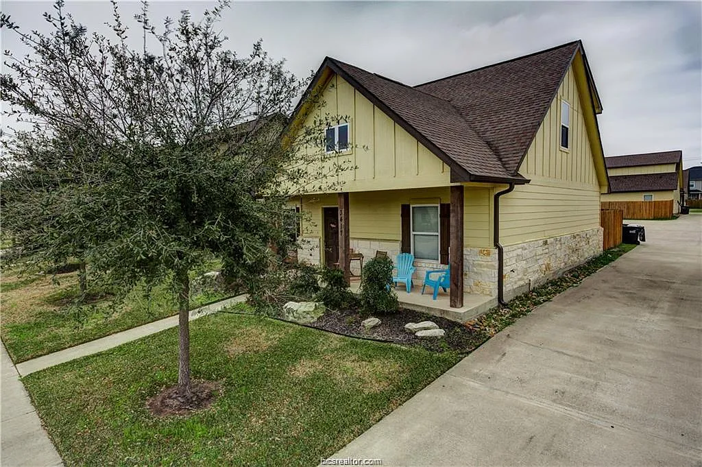 4 bed, 1779 sqft, $2,000 — Photo 2