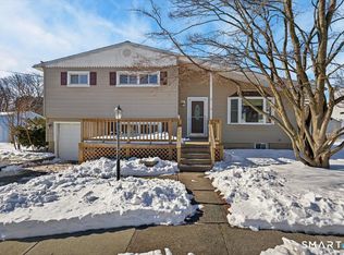 15 Ferndale Pl, Stratford, CT 06614