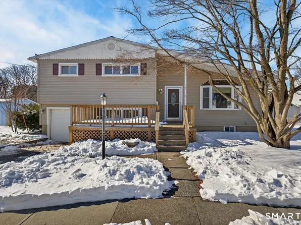 15 Ferndale Place, Stratford, CT 06614