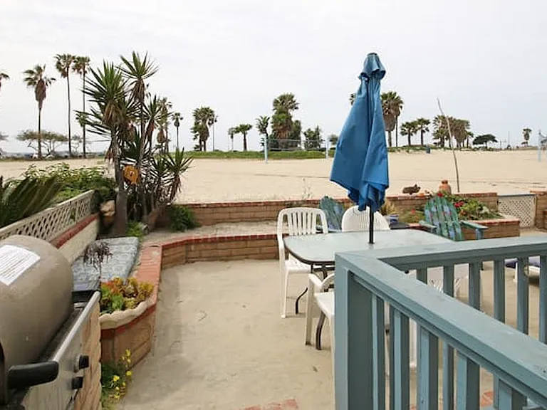 2645 Ocean Front Walk — Photo 19
