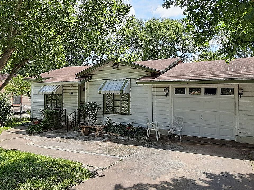 1st image of 2106 SW 21st St