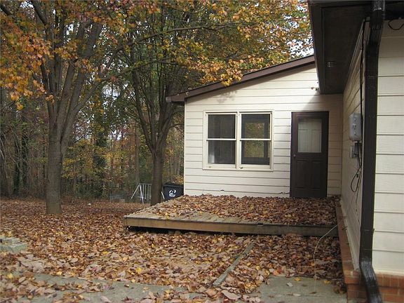 2nd image of 2261 Westridge Dr